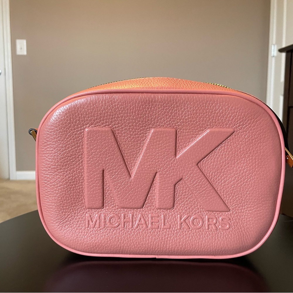 Michael Kors Jet Set Travel Medium Oval Camera Crossbody